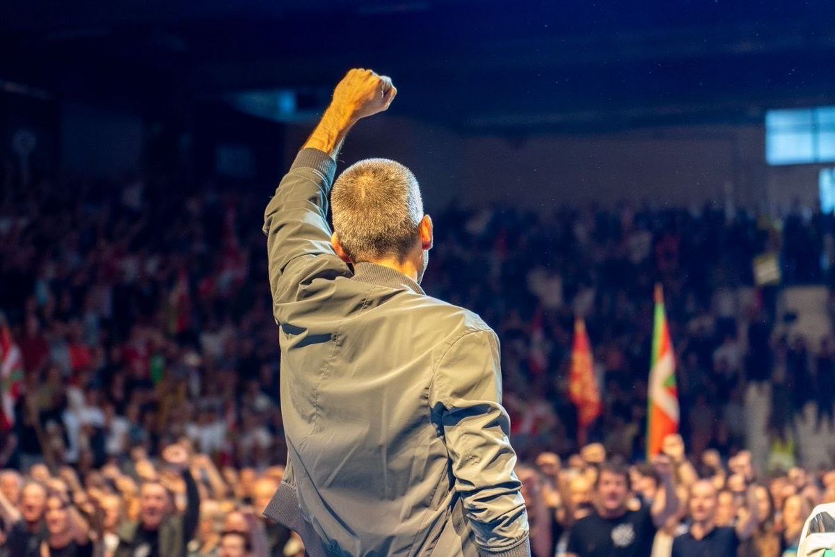 Falta direnak gogo-bihotzetan, zorionak eta borroka-urte berri on!

Atzo, gaur eta beti, Euskal Herria #AskatzeraLotuak ✨