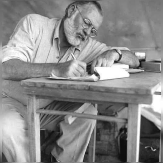 Ernest Hemingway a dit un jour :
« Dans nos moments les plus sombres, nous n’avons pas besoin de conseils. »
Ce dont nous avons vraiment besoin, c’est de présence, de quelqu’un qui s’assoit avec nous dans l’ombre, qui reconnaît notre souffrance sans essayer de la réparer. Dans