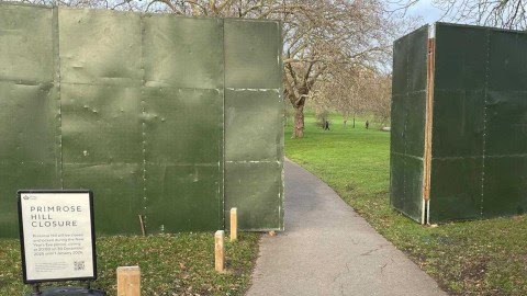 TRobinsonNewEra's tweet image. "Modern London" now has a fortress to keep people safe. 

Joking, it's to stop taxpayers seeing the New Year's fireworks for free.