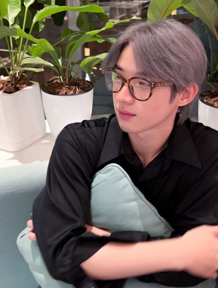 : คนก่อนลาออกเพราะพี่ดุ เธอทนได้ไหม

: สวยครับ