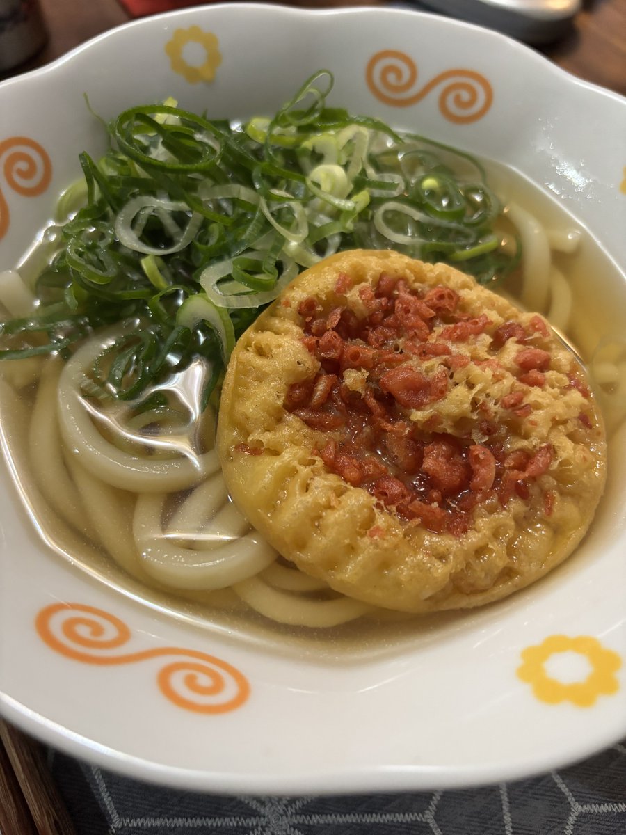 volume04's tweet image. マンガールが好きなので年越しうどん