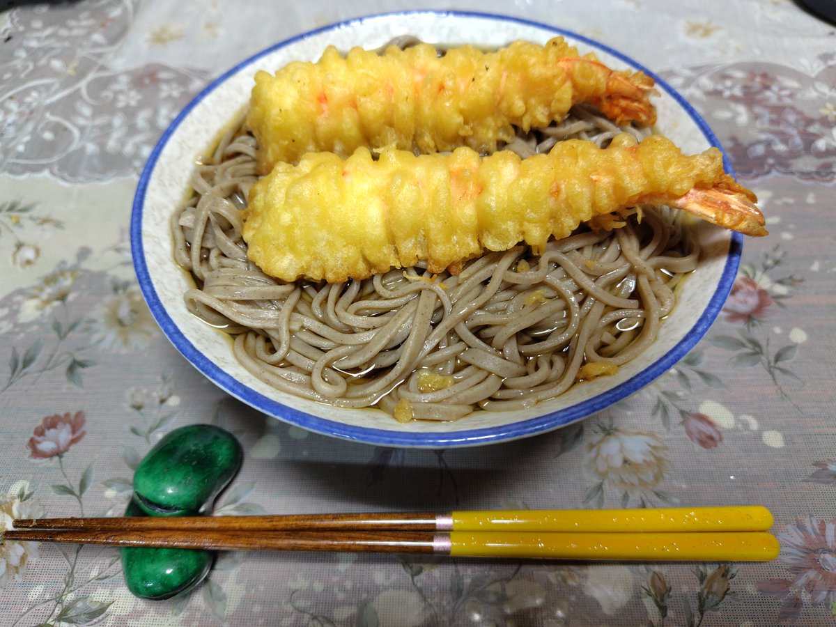 ina1700's tweet photo. 今晩はお疲れ様です
年末多忙をクリアして
新年を迎える準備も整いました
年越しそばを頂きました

来年も宜しくお願いします

良い年をお迎え下さい😊 https://t.co/doxTYdLYqO