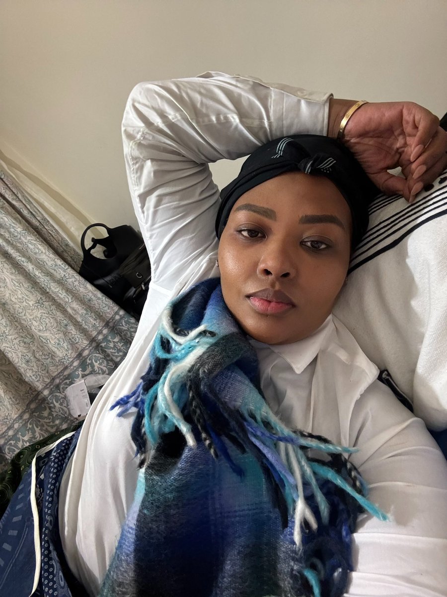 Anele's tweet photo. Happy New Year 🥳 https://t.co/tEnWFyrmv4