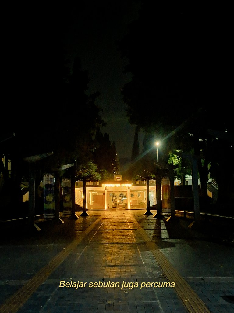 Garliccccbread's tweet image. itb with text-but its just asbunan selama uas