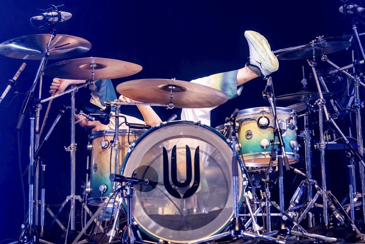 今年もお世話になりました。
2026は楽しい年になりそうだ！
こう見えてドラムを叩いてる男より