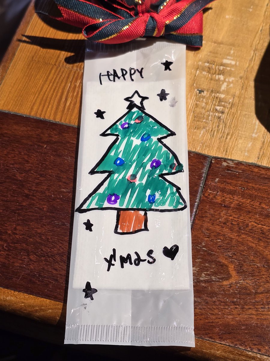 nikonikoni4789's tweet photo. クリスマス当日休みやったけコナズ珈琲🌺🌴にお一人様行ってきた✨🎄✨
コナズバーガー🍔とコナズキッチン・クラムチャウダーと珈琲ゼリーラテ☕
全部美味しかったけどクラムチャウダーとゼリーラテ最高やった(*´∀｀*)
おしぼり2枚目もらったら可愛い絵入りでほっこりした🎄 https://t.co/OZgyRnOCcw