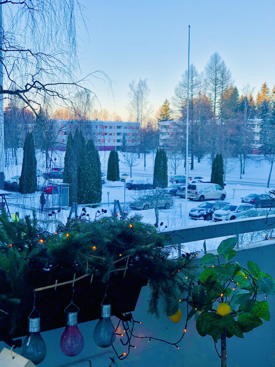 helip_j's tweet photo. Hyvää uuden vuoden aattoa kaikille ✨ Ottakaa iisisti ettei satu mitään ihmeellistä . Muuta kuin vuoden vaihtumista iloisena ja onnea tuovana 😎 #joulukuu2025 #december31th 🎆✨🎇💫💙💜❤️💚🤍 https://t.co/xQFSE5RUaY