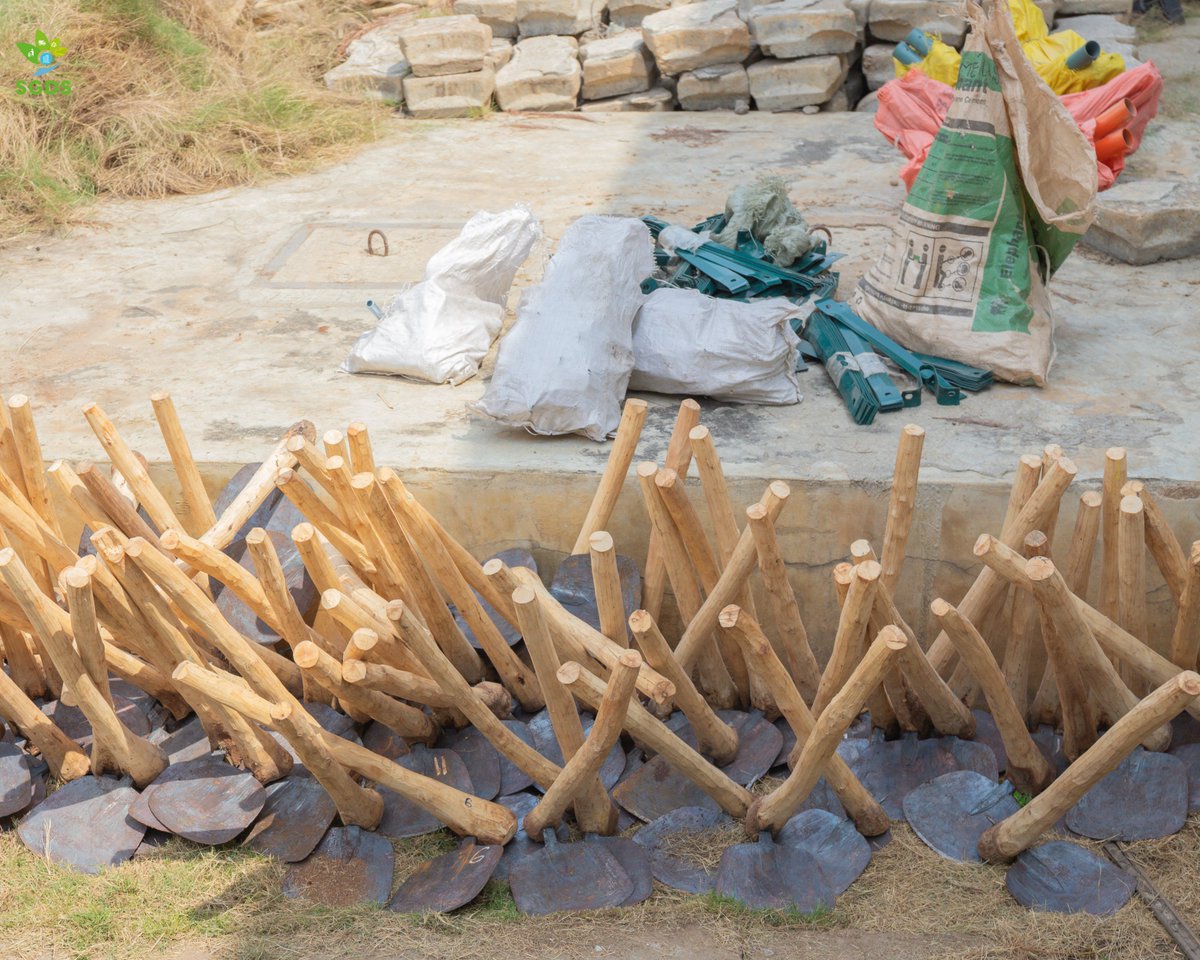 Les 26 et 29 décembre 2025, la SGDS-SA a remis du matériel de salubrité aux arrondissements de Cotonou, Ouidah, Porto-Novo et Sèmè-Podji. Objectif pour renforcer les campagnes mensuelles de salubrité et appuyer les communes pour un cadre de vie propre et durable.