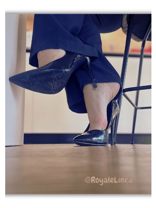 RoyaleLinea's tweet image. La semaine fatigue les corps.

La frustration fatigue les esprits.

Certains savent exactement où déposer tout ça.