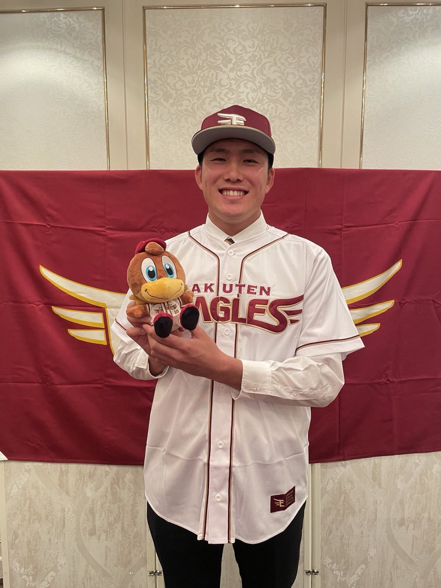 wamiME38's tweet photo. 今年もありがとうございました。
2025年ドラフト会議では愛媛マンダリンパイレーツから育成5位指名の島原大河選手を担当させていただきました。
バッティングが良く、守備でも安定感のあるキャッチャーです。
これまでもサード、ファーストなど複数ポジションを守ってきているので、プロの世界でもバッティングを活かして活躍してくれることを期待しています。

#楽天イーグルス 
#rakuteneagles 
#島原大河 
#愛媛マンダリンパイレーツ 
#ドラフト会議2025