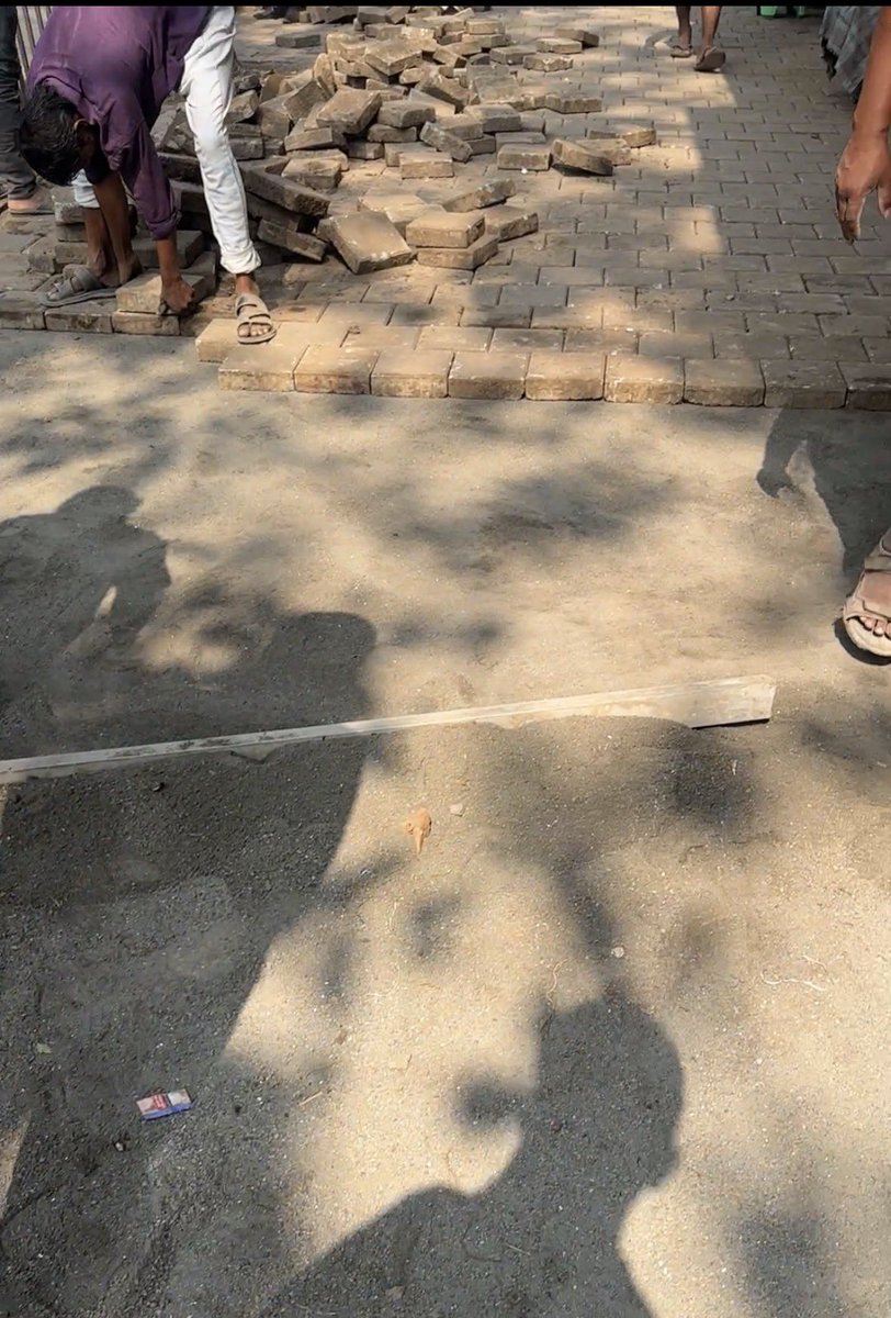 realestatenerve's tweet photo. Why @mybmc is Using old Blocks and again rebuilding than using new one in #Dadar west opp ShivajiMandir #Foothpath #BMCElections #BMCElection2026 #BJP #Shivsena #ShivsenaUBT #Congress #NCP #Modi #Shah #Maharashtra #DevendraFadanvis https://t.co/NIDtFYcDbp