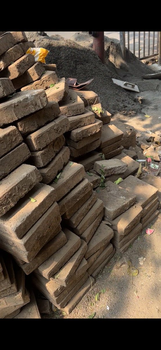 realestatenerve's tweet photo. Why @mybmc is Using old Blocks and again rebuilding than using new one in #Dadar west opp ShivajiMandir #Foothpath #BMCElections #BMCElection2026 #BJP #Shivsena #ShivsenaUBT #Congress #NCP #Modi #Shah #Maharashtra #DevendraFadanvis https://t.co/NIDtFYcDbp