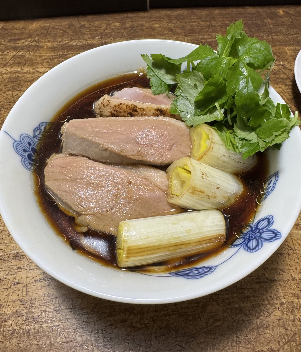 子供達が帰って来たので今夜は家族4人揃っての恒例の忘年会🥰

今年も豪勢に色々用意したけど、やっぱり1番のご馳走は秋田ラーメンはまさんで大将がこしらえてくれた鴨肉を使った鴨南蛮そば😍

この鴨肉、めっちゃジューシーで旨味たっぷりで、一気にそばのグレードがUP🤤

最高の年越しになりました😊