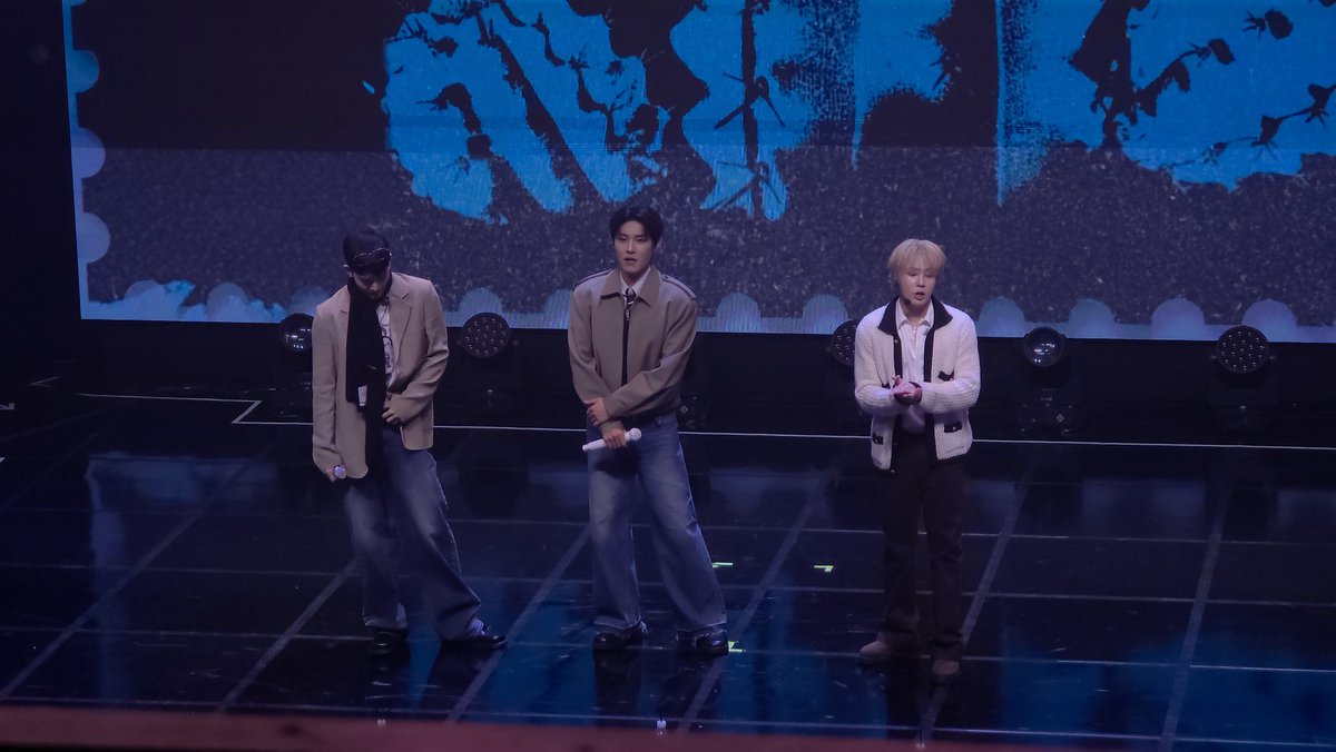 미친 하성운 팬미팅에 박우진 배진영와서 솔로곡하고 네버랑 부메랑 말아줌
2025년에 워너원 무대라니 미친