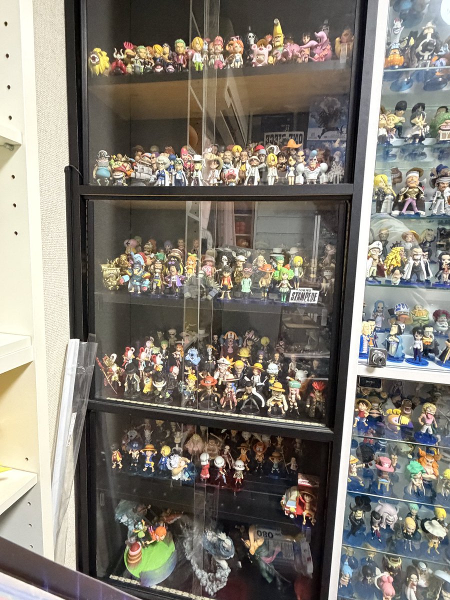 kerochan_53's tweet photo. 今年もなんやかんやワーコレを買ってしまっていました😊
プライズ景品は残り33種類となりました🤣
現在の所持数は1449体
まだ持っていないワーコレは高価な物なので、お財布と相談しながら購入していきます😂
 #ワンピース
 #フィギュア 
 #ワールドコレクタブルフィギュア https://t.co/L2BUM5FYxt