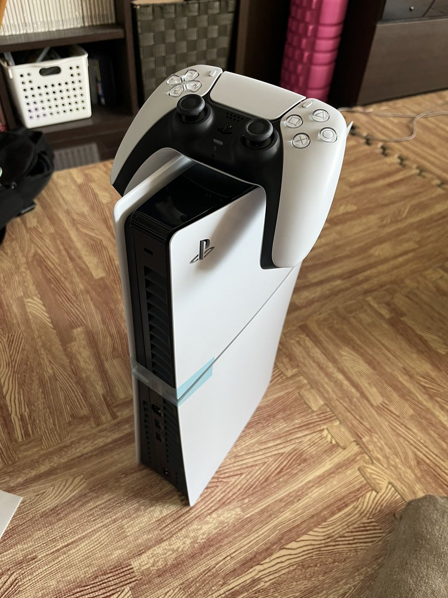 XRD_Wide's tweet photo. #今年も残りわずかなのでお気に入りの4枚を貼る 

PS4→PS5へ、
パッド→G923→DD pro
に移行したおかげで画像がそればっかりになってますが(^◇^;)

県決勝に進出できたりGenX・ReJoWinに入れたり、Formula eを観に行ったりアクティブに過ごすことができました。

これもFFの皆さんや周りの方々のおかげです、ありがとうございました！
皆様良いお年を🤝