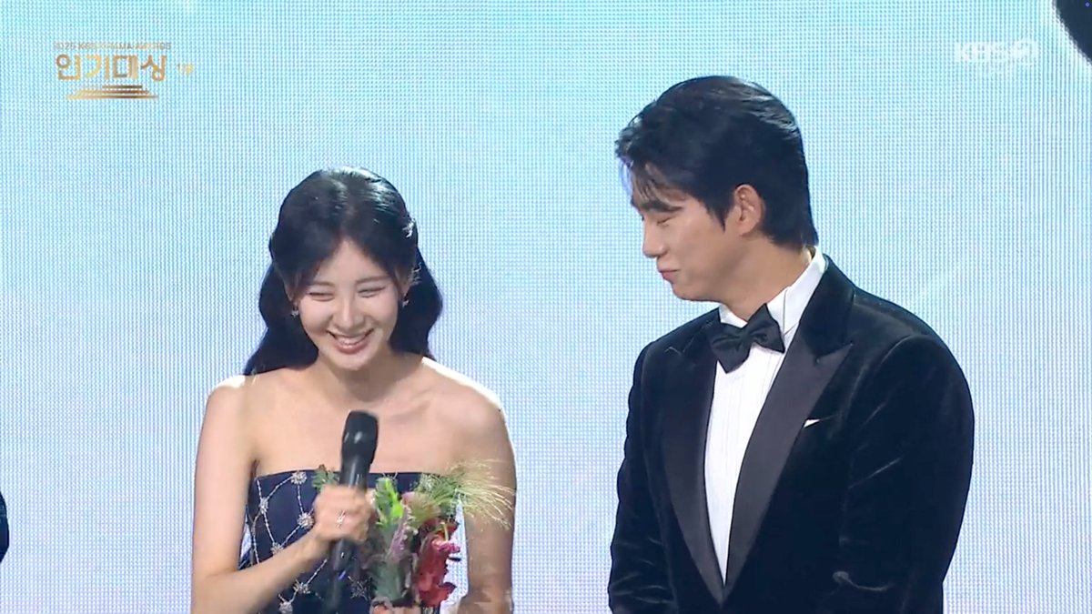 📷 #서현 | 251231 Seohyun and Taecyeon win 'Best Couple' at the 2025 KBS Drama Awards. Congratulations!