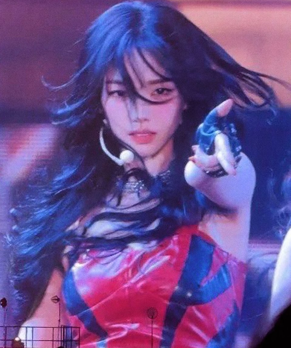 aevenile's tweet image. she’s called the ai visual for a reason