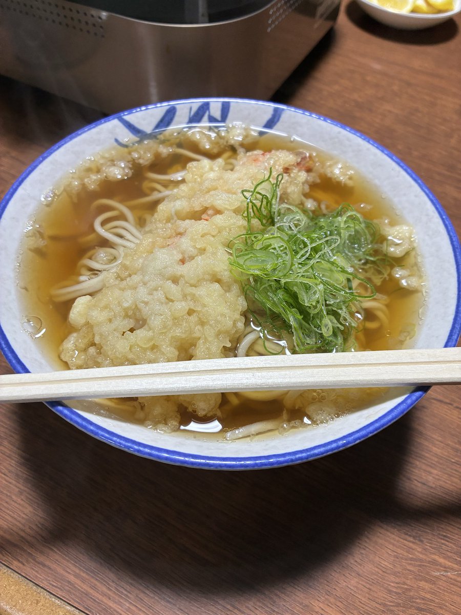 shibayan_NOAH's tweet photo. 今宵はこちらを
テイクアウト😋

#辨慶うどん西京極本店
#年越しそば https://t.co/lP1FLLnNfH