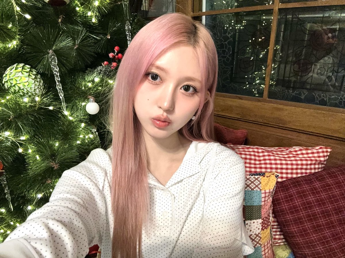 GAEUL, 김 tweet media