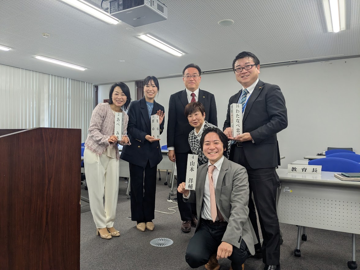 皆さま

本年も大変お世話になりました。
2025年もいよいよ大晦日を迎えます。
年末に向けて公私ともに慌ただしく、文字通り「師走」を実感する日々でしたが、立川市議会としては、25日の臨時議会をもって仕事納めとなりました！

この臨時議会では、