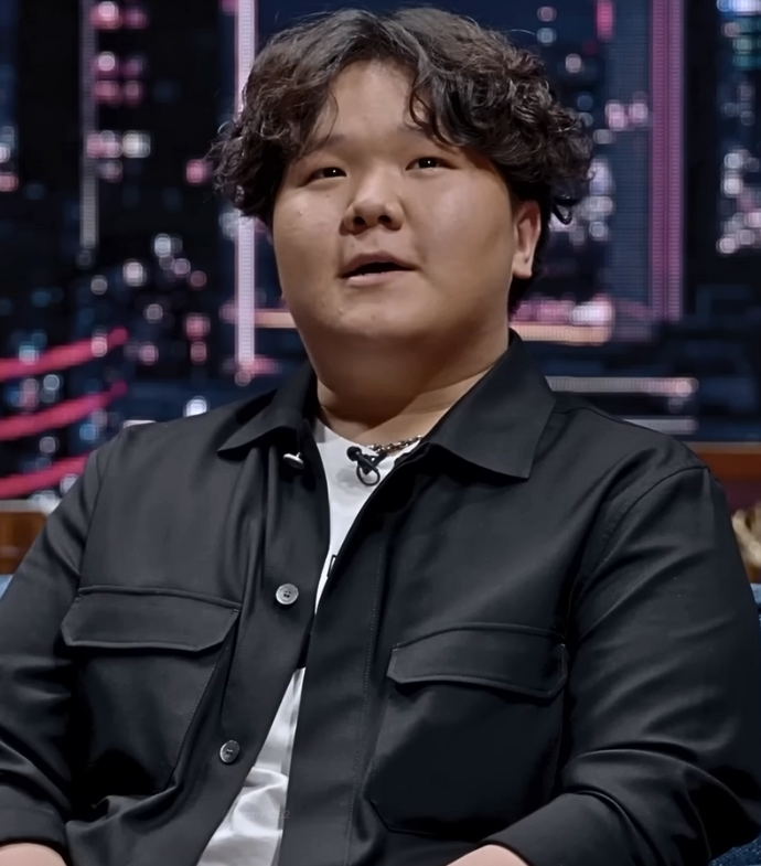 Senzu: "My mother is an architect, so our home PC was quite good. I used to play when she was away at work, and when I heard her coming back, I would quickly unplug the PC and start cleaning the house. Mzinho and I would wake up early to play together because during the day or in