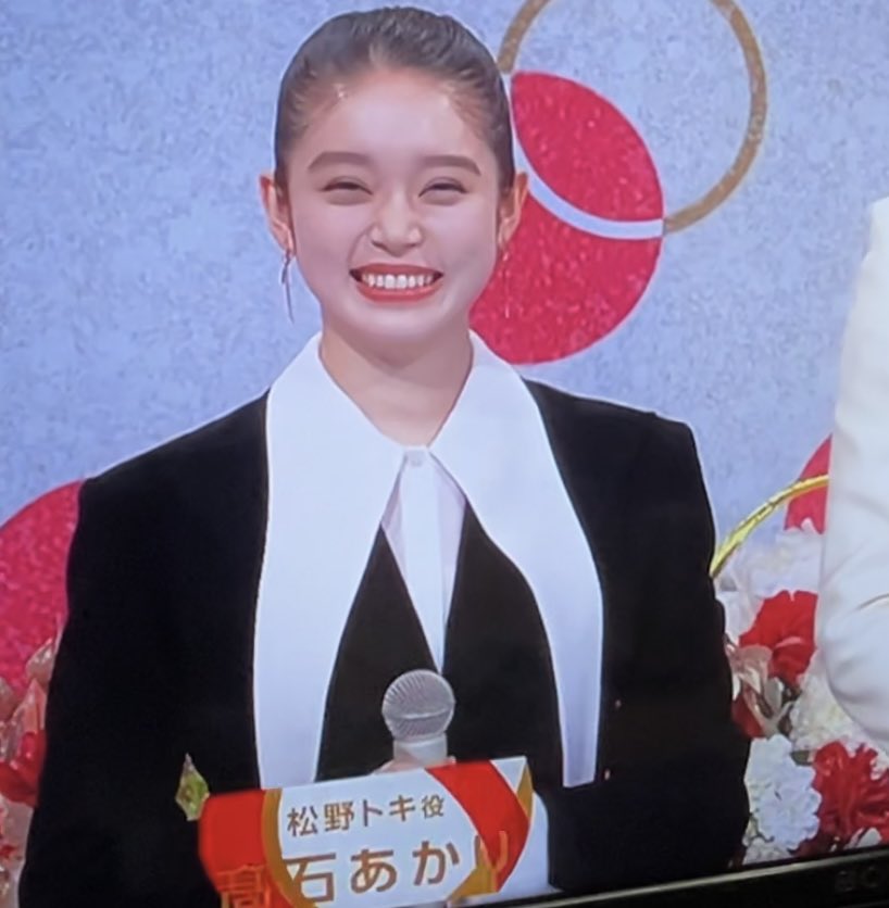chou_bwl_'s tweet photo. 紅白のあかりちゃん にこにこ笑顔で可愛かった😭 年末に最高の癒しをありがとう…
 #髙石あかり https://t.co/Ox0YaQiqyS