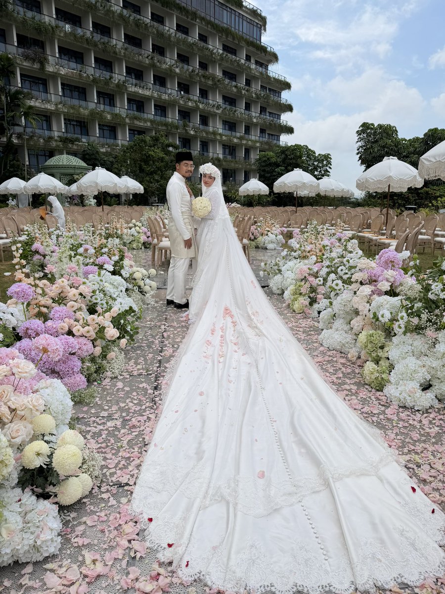 khafhnotes's tweet image. married to the love of my life, Alhamdulillah!