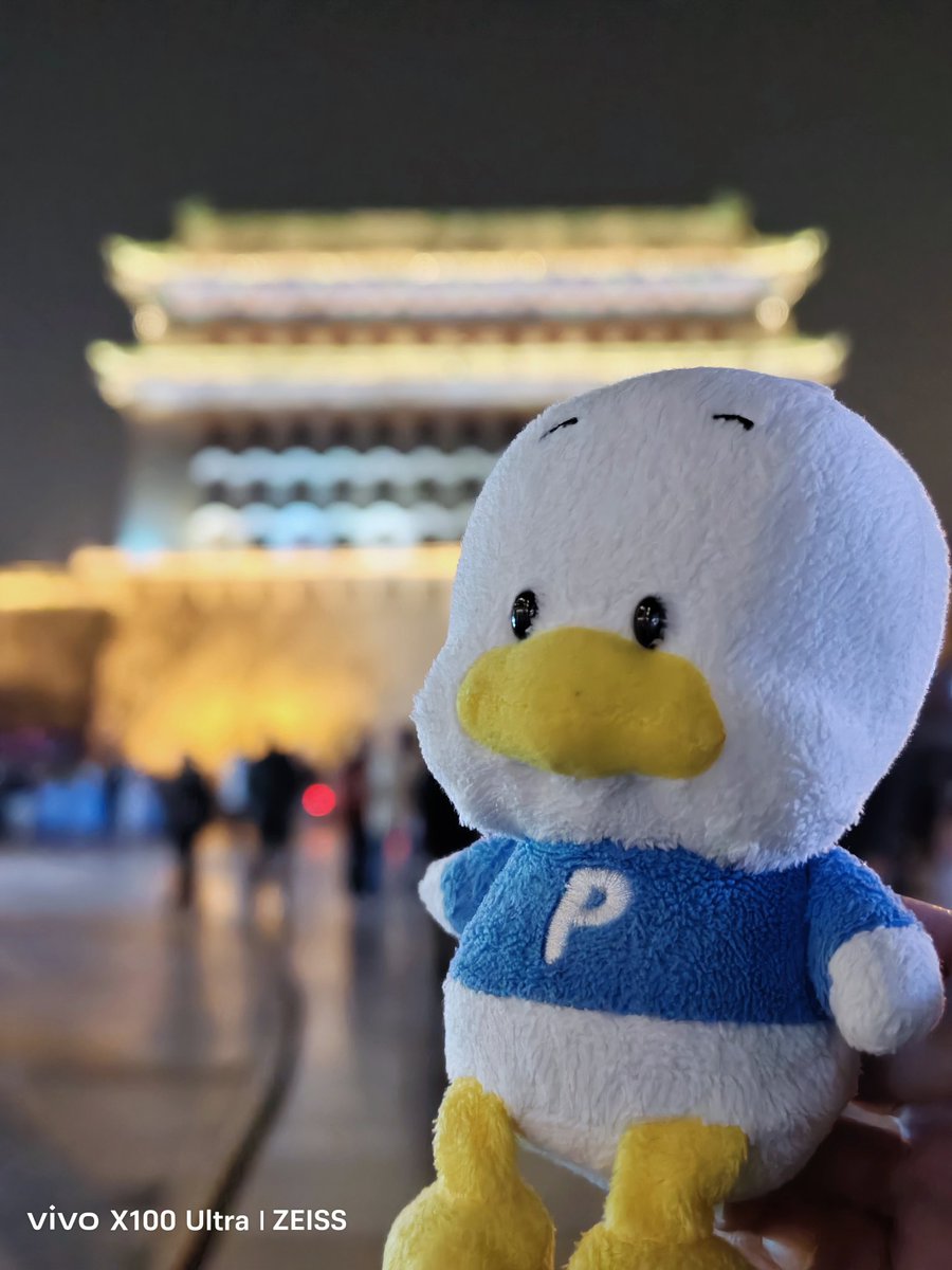 ememmaqiu's tweet photo. 今年、ペクールはたくさんの場所に行きました：熊本、札幌、北京、そして広州。

来年はもっと多くの場所に行けたらいいなと思います。

P.S. カナダにはずっと行っていないけど、そろそろ行ってみるべきかな？ https://t.co/8va9g4Oij3