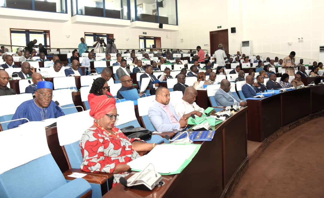 MFB_Tg's tweet photo. Assemblée Nationale - Adoption en première lecture du projet de Loi sur le blanchiment de capitaux

Veuillez cliquer sur le lien suivant pour lire l'article :
https://t.co/NrRd7AOmUX

Veuillez cliquer sur le lien suivant pour suivre le reportage :
https://t.co/DSkfxIvQh4 https://t.co/zrLRhzhnB7