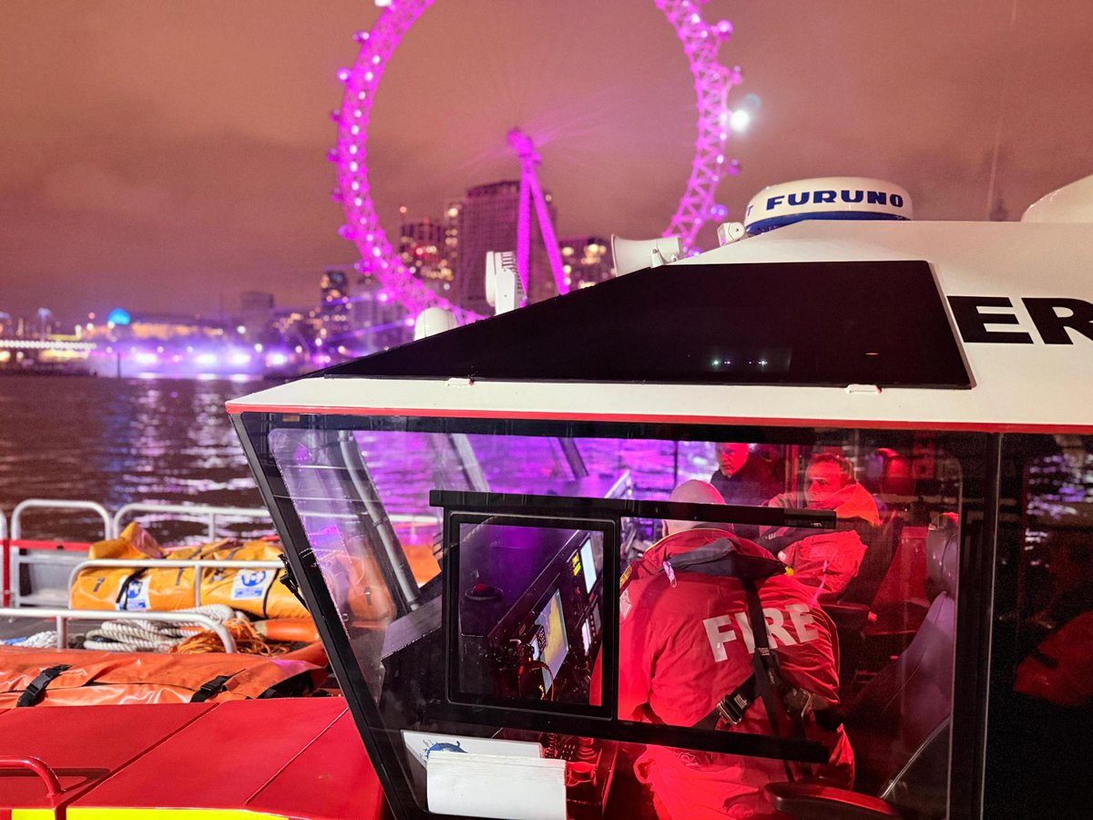 We're urging Londoners to take extra care near water. Our data shows a rise in winter water-related incidents. If you’re heading out &amp; walking near water, follow our advice👉
· Plan your route,
· Stick to well-lit areas
· Stay away from the edge.
london-fire.gov.uk/news/2025-news…
1/2