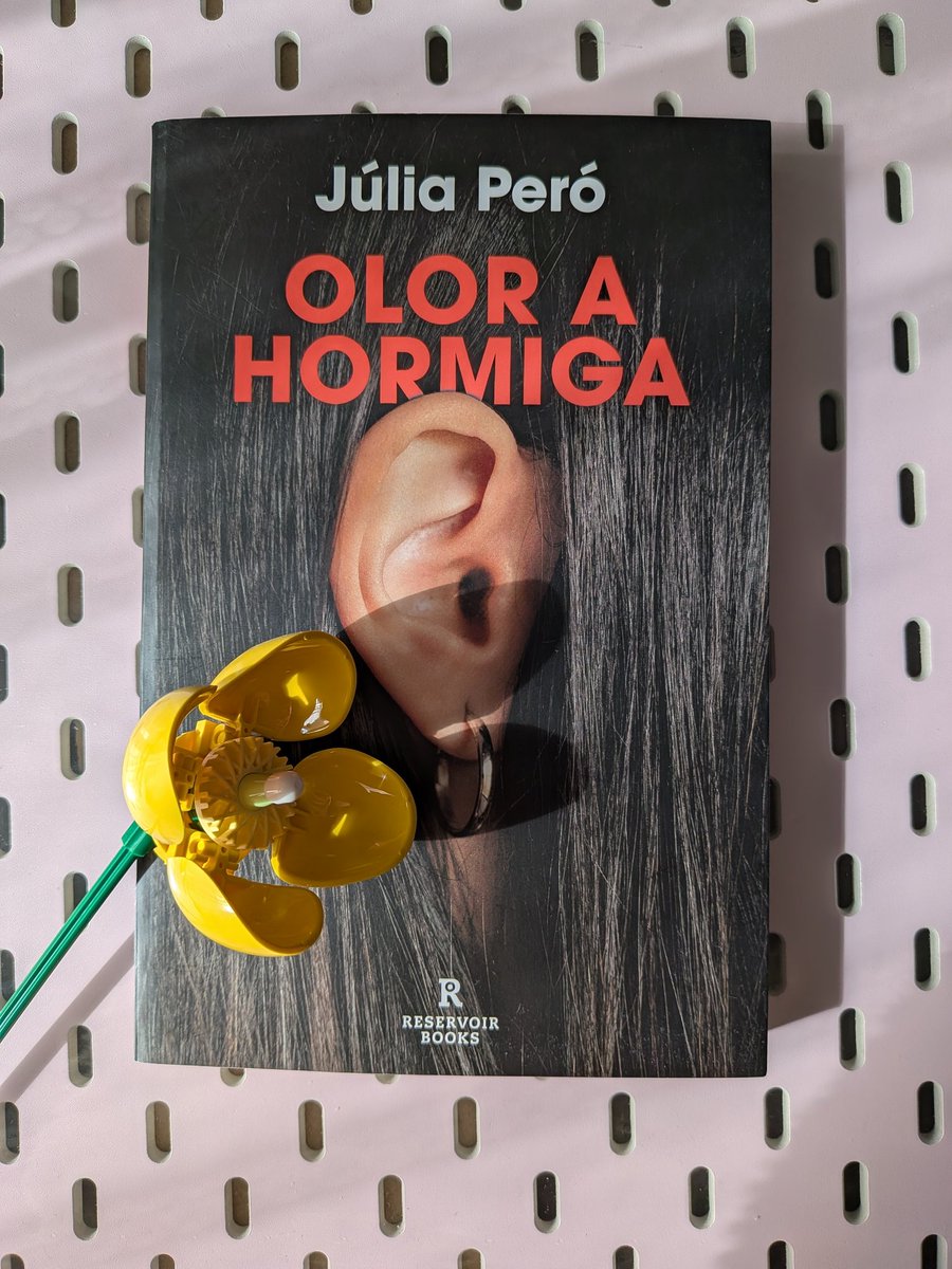 Olor a hormiga (Julia Pero)  🐜👵🏚️🐾