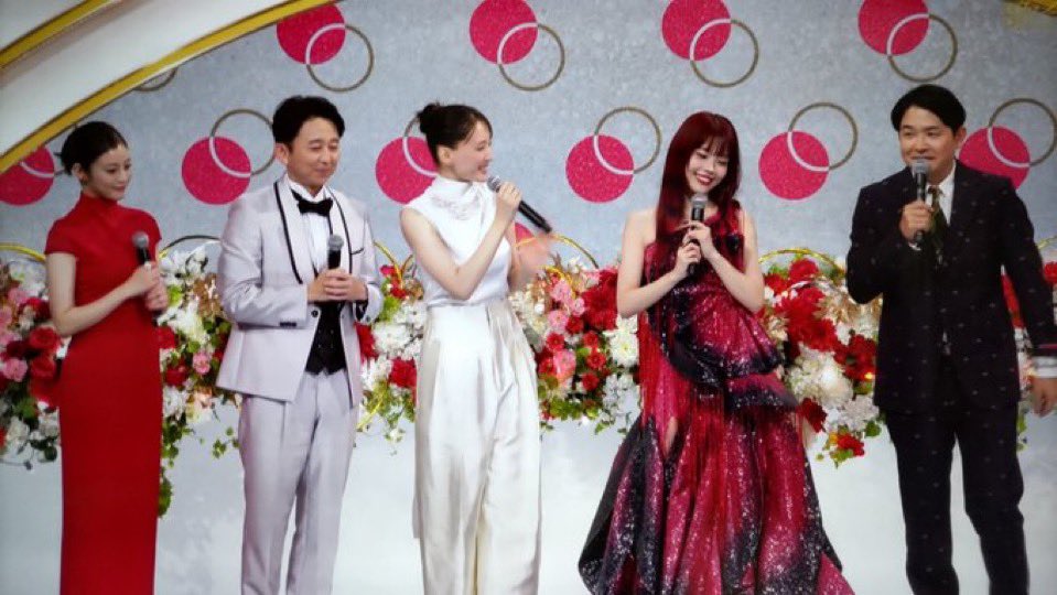 NHKの女性アナウンサーがaespaに｢ありがとうございました｣ と言ったけど有吉さん綾瀬さんは何も言わず。…当然です。有吉さん綾瀬さんはもう二度と紅白司会やらないかも、配慮足りなさ過ぎ。#NHK紅白