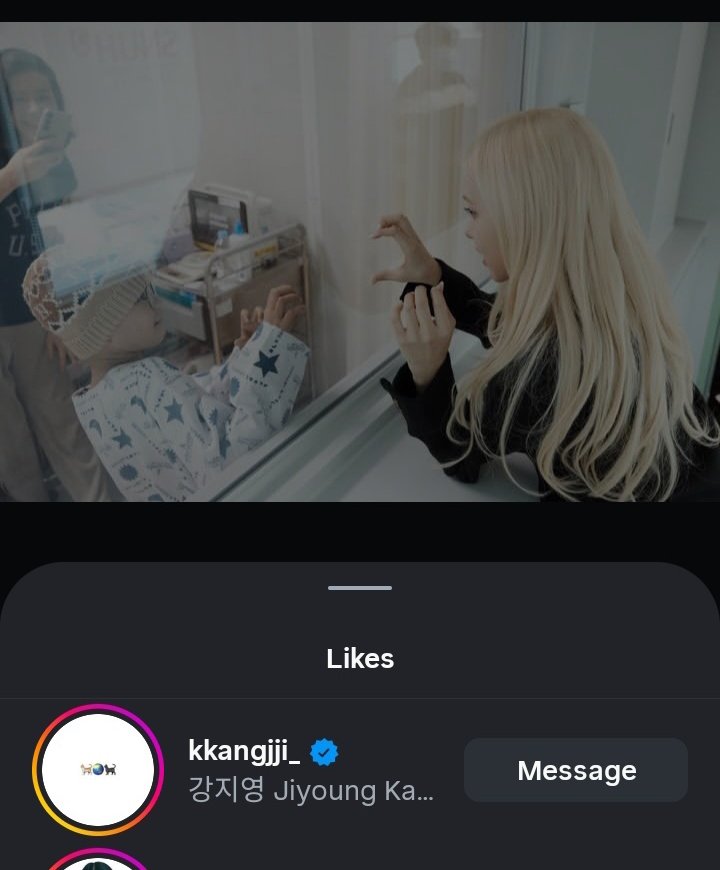 Aww KARA member Kang Jiyoung Liked rosé's ig latest post about her visiting the children🥹🤍
#ROSÉ #로제