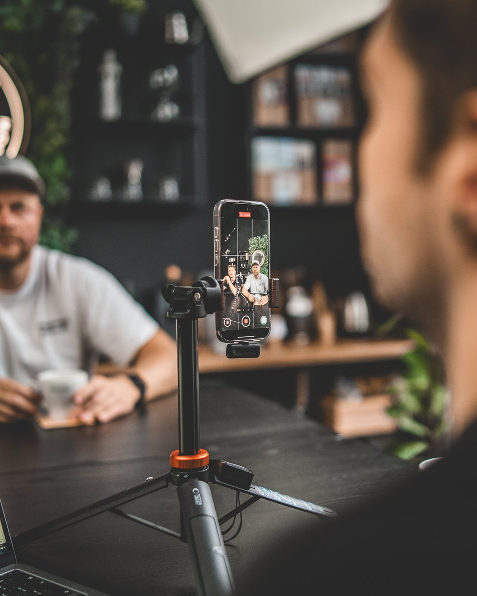 MarcinGazowski's tweet photo. Styczeń 2025 to początek realizacji naszego podcastu dla @iDoSell! 🎙️ A przy okazji... wiecie, że na @monkocoffee [kropka] pl możecie zamawiać kawę w subskrypcji? ☕️ Bez stresu, regularnie dostarczana prosto do drzwi! #MonkoCoffee #Ecommerce #KawaDoZaczątku #StorytellingMarki https://t.co/YKJNpob4Em