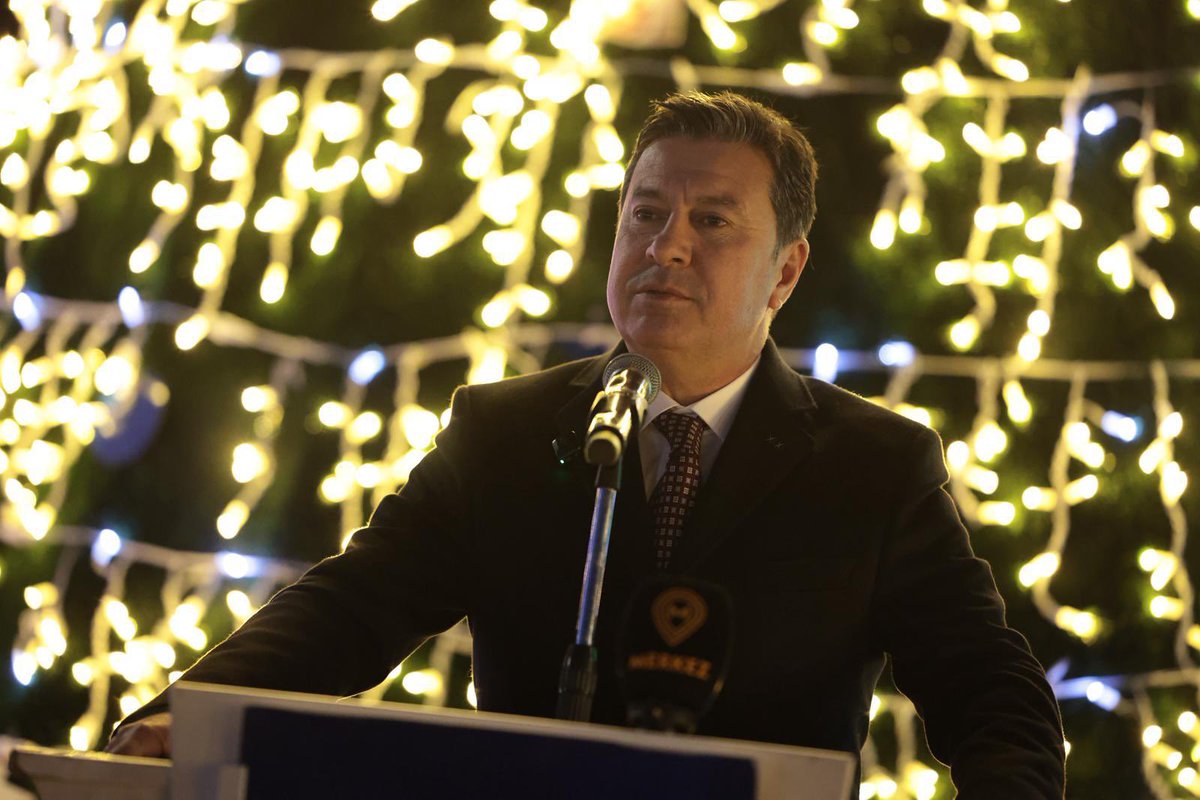 muglabsb's tweet photo. Menteşe Kent Meydanı’nda bir araya gelerek personelimizin yeni yılını kutladık. Büyükşehir Belediye Başkanımız Ahmet Aras, Genel Sekreterimiz Tayfun Yılmaz ve MUSKİ Genel Müdürümüz Yılmaz Şengül’ün katılımıyla gerçekleşen buluşmada, emekleriyle kentimize değer katan çalışma arkadaşlarımızla yeni yılın heyecanını paylaştık. 

Büyükşehir Belediye Başkanımız Ahmet Aras buluşmada yaptığı konuşmada "Muğla’mız için gece gündüz emek veren tüm çalışma arkadaşlarımıza teşekkür ediyorum. Birlikte üretiyor, birlikte güçleniyoruz. Dolu bir hizmet yılını geride bıraktık, yeni yılda yeni işler yeni hizmetlerle Muğla'mıza en iyi hizmetleri kazand��rmaya devam edeceğiz. Yeni yılın; hepimiz için sağlıklı, huzurlu ve başarılarla dolu geçmesini diliyorum." dedi. 

Genel Sekreterimiz Tayfun Yılmaz ise bugün Menteşe'de bulunan birimlerimizi ziyaret ederek personelimizin yeni yılını kutladı.