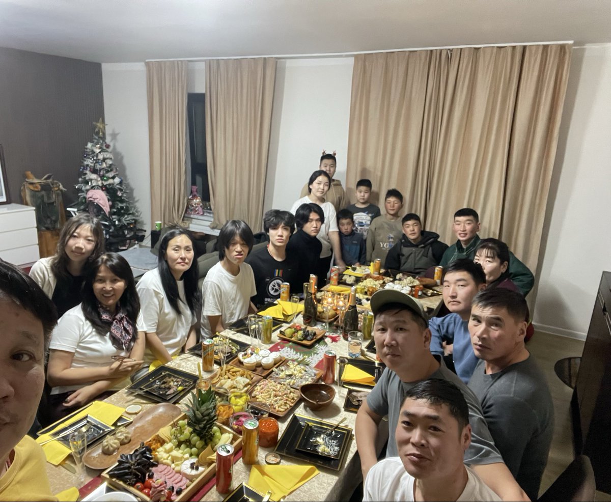 Манай шандас галын шинэ жил жүчээндээ эхлэлээ. Та бүхэнд бидний зүгээс шинэ ондоо аз хийморьтой, эрүүл энх, амжилтаар дүүрэн бхыг хүсэн ерөөе! Сайхан баярлаарай...