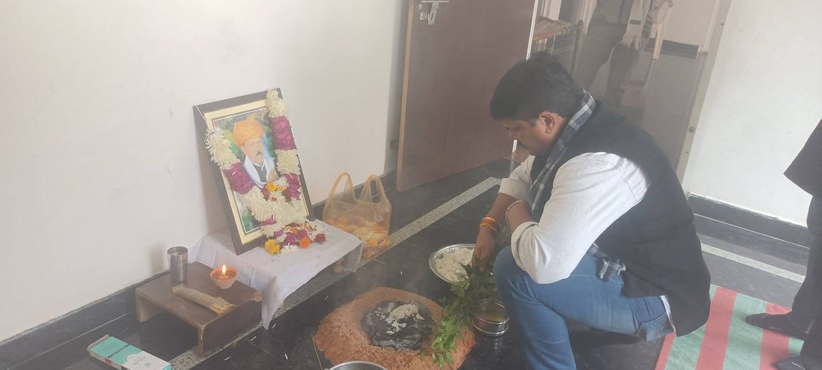 bhavimeenainc's tweet photo. आज #टोडाभीम विधान सभा क्षेत्र  के सिंघनिया गावं में हमारे युवा कांग्रेस के साथी Ranjeet Meena जी के पिताजी श्री बुद्धाराम पहलवान जी ( पूर्व जिला परिषद सदस्य) की शौक सभा में शामिल होकर दुःख साँझा किया।
इस मुश्किल समय में भगवान उनके परिवार को इस दुःख को सहन करने की शक्ति दे। ईश्वर दिवंगत आत्मा शांति प्रदान करें।