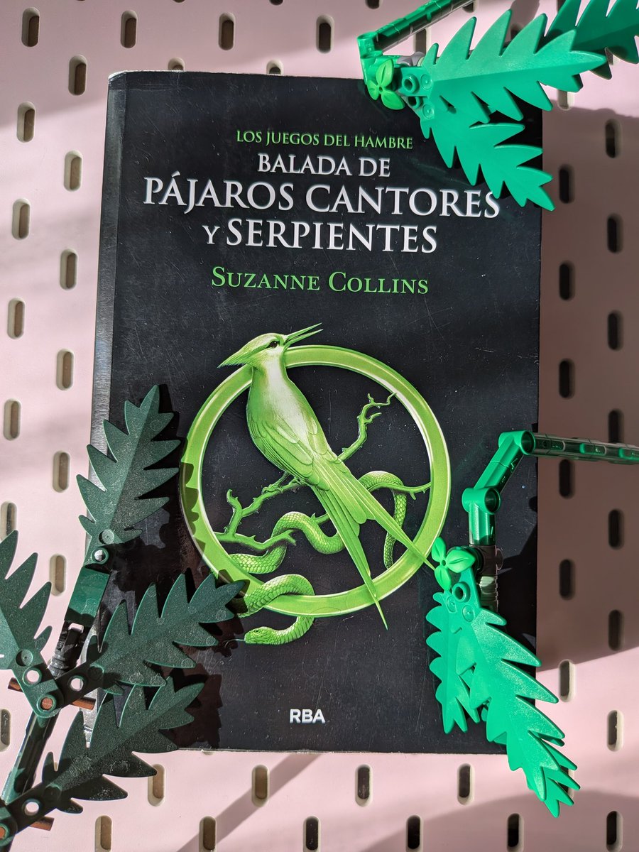 Balada de pájaros cantores y serpientes (Suzanne Collins) 🐍🎶🌹🐦‍⬛