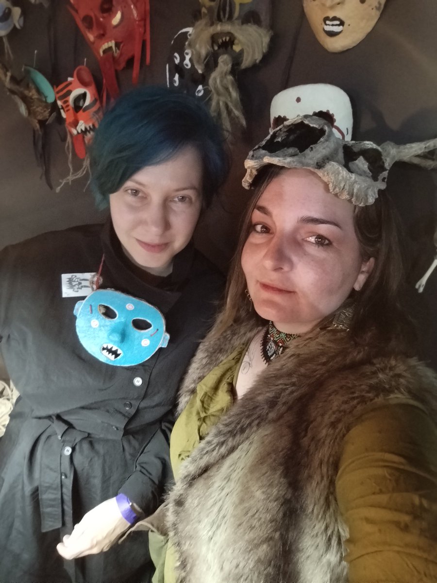 Этот год начался с лютого выгорания, первой в жизни операции и очередных подозрений на онкологию. А заканчивается с чувством удовлетворения и даже как будто какими-то долгосрочными планами. Было тяжело, но хорошо. Спасибо всем, кто был рядом.