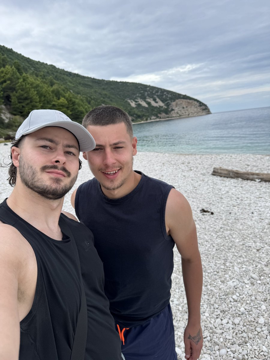 Tom Cameron tweet media