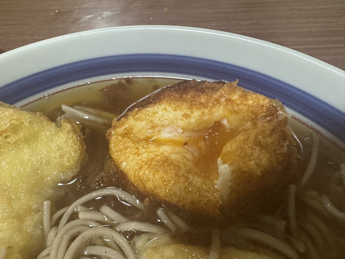 SuishoNinja's tweet photo. 年越し蕎麦を作りました。
天ぷらも自分で。
2枚目は半熟卵の天ぷら。
皆様良いお年を。
現在準備中の絵を、一月にはアップできたら嬉しいです。
#年越し蕎麦 https://t.co/0afLPgSPTJ