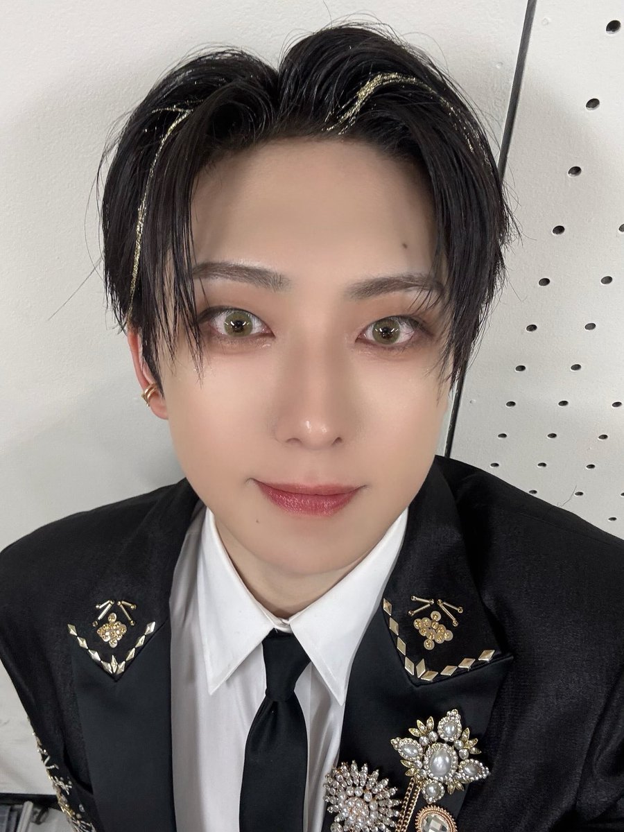 andTEAM_members's tweet image. 2025年の最後にNHK紅白歌合戦で、みなさんに最高のFIREWORKをみせることができたと思います‼︎🎆
LUNÉ！&amp;amp;TEAM！ありがとう~‼︎🌙💕

#NHK紅白
#andTEAM #FUMA