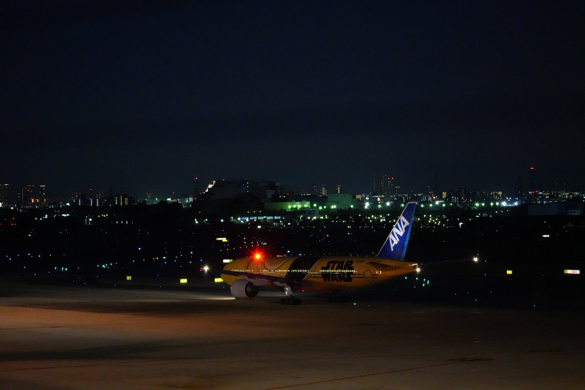 SA_TA_snake's tweet photo. 今年はGWに飛行機乗ったのを皮切りに飛行機三昧の1年でした✈️
 #スターウォーズジェット 🟡に出会い、 #みぞかちゃん 🐬を知って飛行機に対して初めてかわいいって感情を抱いた😳❤️
来年は #みぞかちゃん に乗って天草に行きたいです🐬✨️
北海道も行きます✈️
今年も1年ありがとうございました🙇‍♀️ https://t.co/TIhuK6Ob2Y
