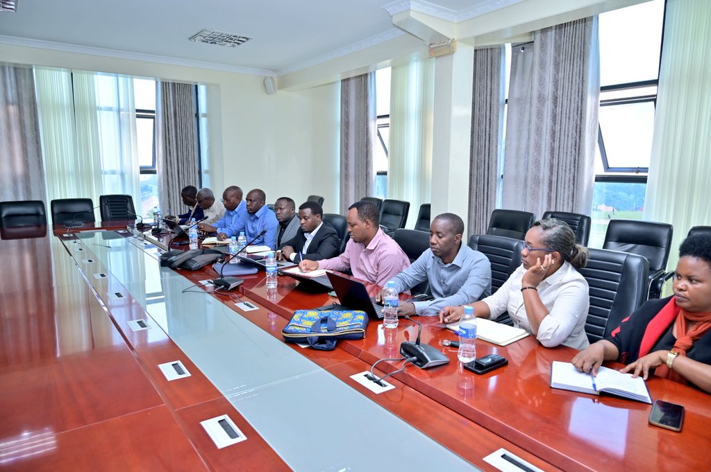 Uyu munsi abagize Biro y'Inama Njyanama mu Mirenge itandukanye baganiriye n'Umuyobozi w'Akarere <a href="/valencesh/">Valens Habarurema</a>. Haganiriwe ku ngingo zitandukanye zirimo: ubufatanye ku kwibutsa abaturage kugira isuku, ishuri ry'Ubuyobozi, etc.