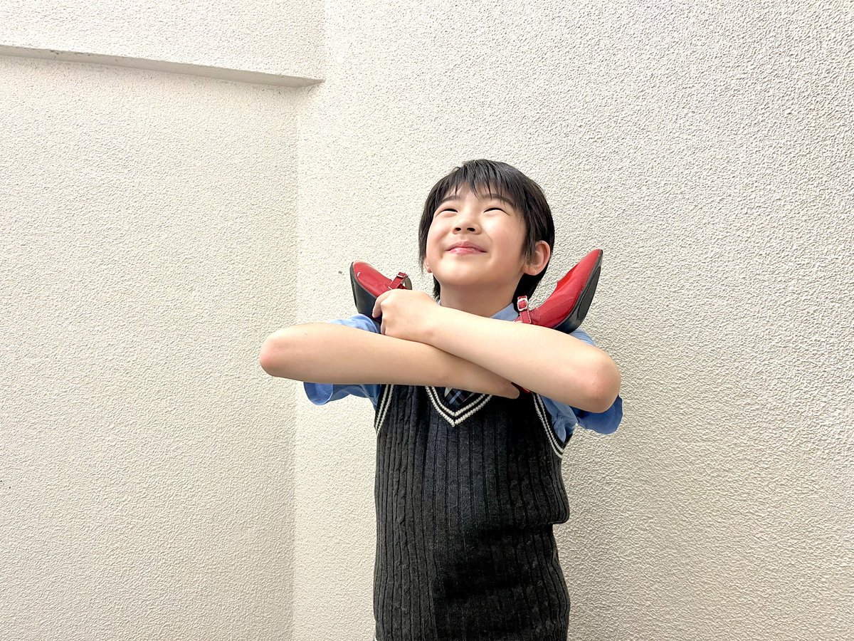 fururio822's tweet image. 今年は『ケイン＆アベル』『KinkyBoots』、そしてHikakinTVでセイキンさんの幼少期を演じました。
新たな経験を積むことができてとても嬉しかったです。
応援ありがとうございました。
良いお年をお迎えくださいませ。

#NEWSエンターテインメント #古澤利音 #ケインとアベル #kinkyboots #hikakintv