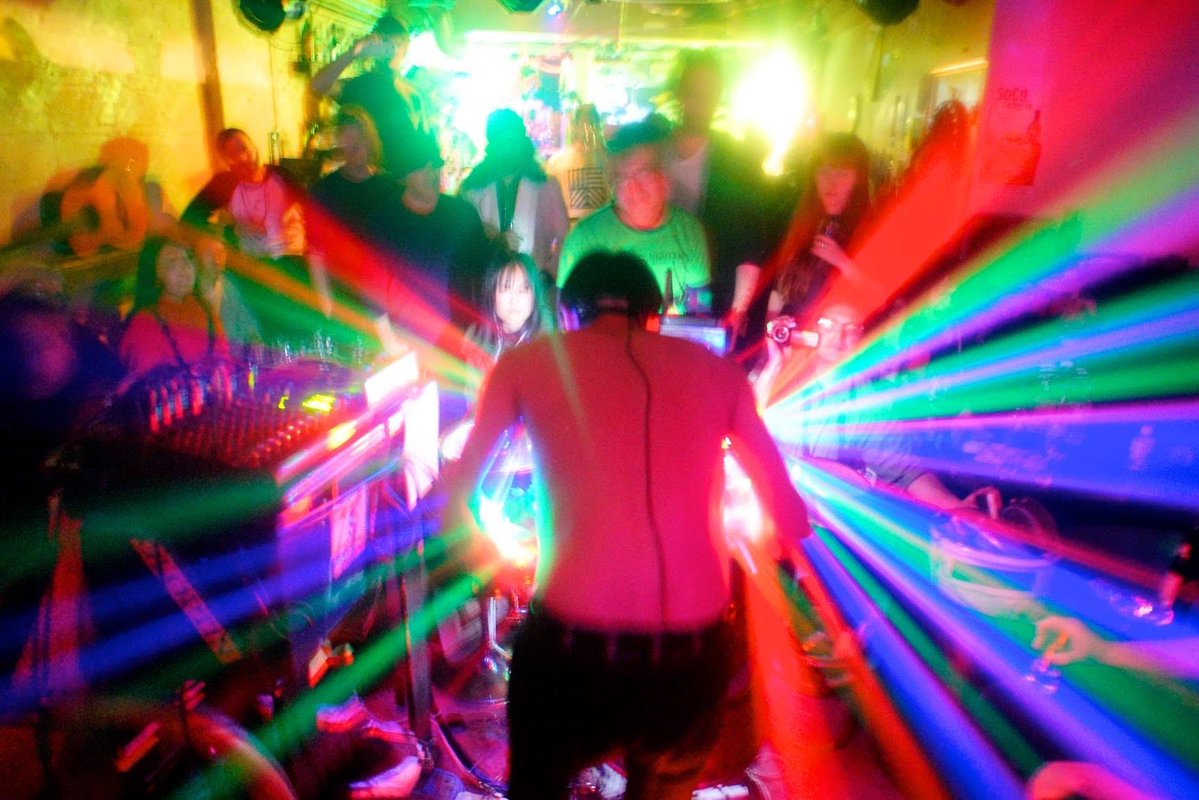 【定期告知】
ライブイベント、パーティーにgloptinはいかがでしょうか？

スパイスとエッヂの効いたライブでイベントのアクセントに貢献します。

どうぞ、お気軽にお誘いしてください！

地方も行きます！

ライブハウス、クラブ、野外、スタジオ、ガレージやリビングでの場所を選びません！