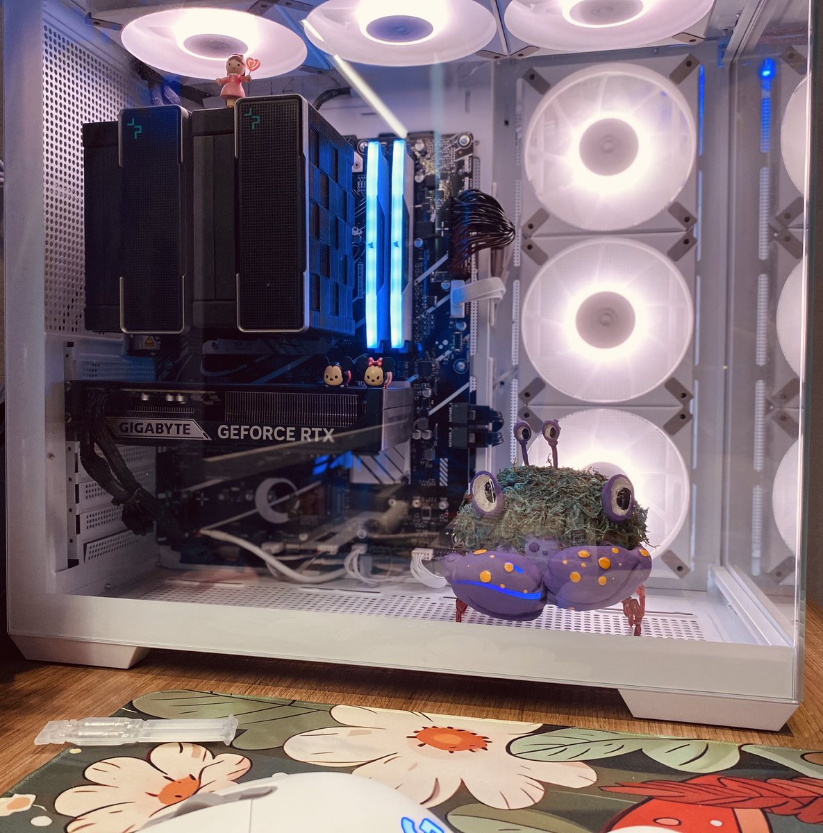 كذا نختم 2025 بـ سلطع سلطعوني سطلطع 🦀✨

حبستة داخل عشان ماينحاش 

من لعبة Hoa لعبة اكيوووت وحلوة