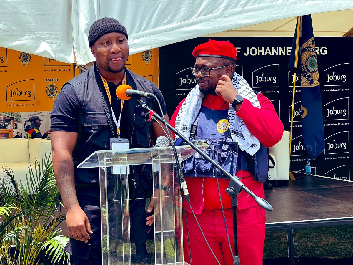 54Battalion's tweet image. When MMC @MTshwaku announced that he will be working with Xolani Khumalo to clean Johannesburg Herman Mashaba got jealous he went to bribe Xolani to join him, he dumped him there in Ekurhuleni, the MMC didn't cause drama he continued doing his job, now that Herman is seeing MMC…