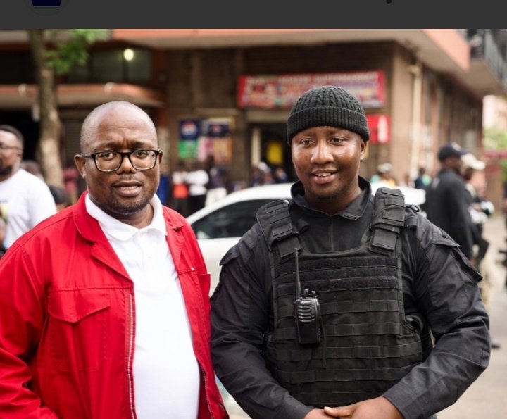 54Battalion's tweet image. When MMC @MTshwaku announced that he will be working with Xolani Khumalo to clean Johannesburg Herman Mashaba got jealous he went to bribe Xolani to join him, he dumped him there in Ekurhuleni, the MMC didn't cause drama he continued doing his job, now that Herman is seeing MMC…